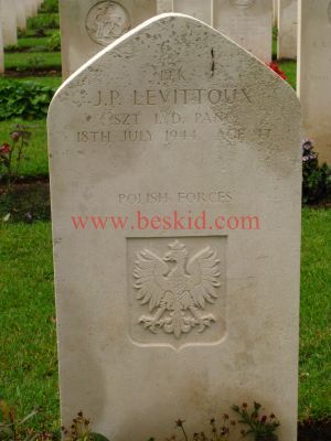 Levittoux Jerzy Piotr
- 46 ans - 
Né 07.01.1897 à Chrazanowka  (Ukraine)
Décédé 18.07.1944 à Caen (14)
Pulkownik dyplomowany (colonel)
Colonel - Unités polonaises - 1st Polish Armoured Division 
Chevalier de l'ordre de la Vertu Militaire
Tué par bombardement d'artillerie le lendemain de son arrivée sur le front de Normandie 
Premier homme de la 1ère Division Blindée Polonaise à mourir sur le continent
Avait été précédemment inhumé dans le cimetière britannique de Bayeux (14) 
Copyright photo Piotr Packowski 
Copyright Frania
