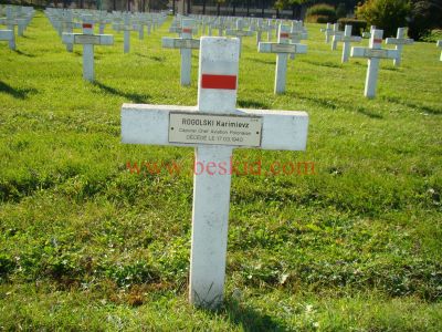 ROGOLSKI Kazimierz
26 ans - célibataire 
Né 12.02.1914 Poznan Wielkopolskie (PL)
Fils de Stanislaw & Agnieszka 
Décès 17.03.1940 Lyon 2ème (69)
(Hôpital Desgenettes)
(20 quai docteur Gailleton)
Estampille 215/2
Evacué par la Roumanie pour rejoindre la France
145ème Bataillon Aviation Polonaise Bron
Caporal-chef - Mécanicien 
Provenance Lyon-Guillotière K.3-2P-3-14
Inhumation 21.09.1957 - PV 2021
Carré D - Rang 4 - Tombe 6
Copyright Frania
