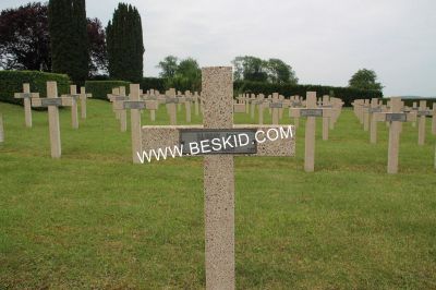 BAJURNY Jerzy
19 ans
Né en 1921
Décès 06.1940 Moussey (57)
Inhumation 25.03.1942
Armée Polonaise
Soldat Grenadier
Matricule 2259-14395
Tombe 327
Copyright Frania
