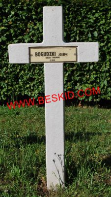 BOGUDZKI Joseph
Décès 11.10.1945 Metz-Plantières (57)
Inhumation 12.06.1964 - Tombe 111
Armée Polonaise
copyright Frania 
