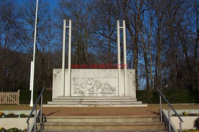 1 - Bron - 69 - Mur des Fusillés - août 1944 -
copyright Frania
