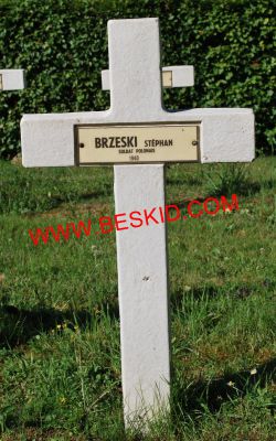 BRZESKI Stephan
Décès 31.07.1941 Metz-Plantières (57)
Inhumation 12.06.1964 - Tombe 5
Armée Polonaise
copyright Frania 
