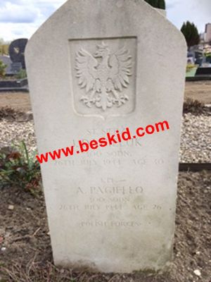 DANIELUK Jan
Né 21.09.1913 Albertyn Slonin Wielkopolskie (PL)
Décès 26.07.1944  
30 ans
Matricule P-780992
Polish Air Force
300ème Escadron
Pilote Sergent Major
Avro Lancaster PB252 - MK III - code M
décolla le 25.7.1944 Faldingworth (GB) à Stuttgart (D)
Collision avec un appareil à Lailly-en-Val (45)
Tombe 1-B-1/2 collective avec Pagiello Albrecht
Copyright photo Joseph Lokietek
Copyright Frania
