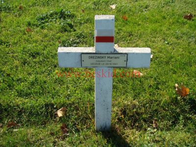 DREZINSKI Marian
44 ans - époux d’Otchrara Stanislawa
Né 10.12.1896 Lwow (Ukraine)
Fils Wladyslaw & Dzidlas Marcelline
Décès 29.10.1941 Lyon 3ème (69)
(Hôpital Edouard Herriot)
Adjudant-Chef
Estampille 2740/3
Domicile Hauteville (01)
(Sanatorium de la Croix Rouge Polonaise)
Provenance Lyon-Guillotière C3-26-20
Inhumation 30.09.1957 - PV 2250
Carré D - Rang 4 - Tombe 38
Copyright Frania
