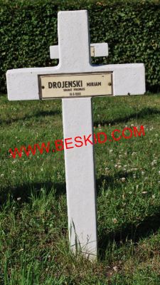 DROJENSKI Miriam
Décès 19.06.1940 Domjevin (54)
Inhumation 17.06.1964 - Tombe 40
Armée Polonaise
copyright Frania 
