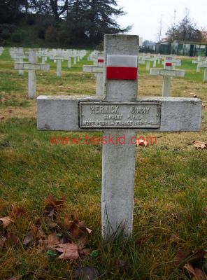 HERNIK Zdzislaw Edward
23 ans - célibataire - étudiant
Né 13.09.1920 Stryj Lubelskie (PL)
Fils Jean & Janine
Décès 29.07.1944 Autrans (38)
Fusillé
F.F.I. Forces Française Intérieures Maquis du Vercors
6ème Bataillon Chasseurs Alpins
Sergent 
Provenance Villars-de-Lans (38)
Inhumation 15.07.1958 - PV 2796
Carré A - Rang 10 - Tombe 72
Inscrit sur le chemin de Croix Valchevière à
Villard-de-Lans (38)
MORT POUR LA FRANCE
(dossier AC.21.P50232)
Copyright Frania
