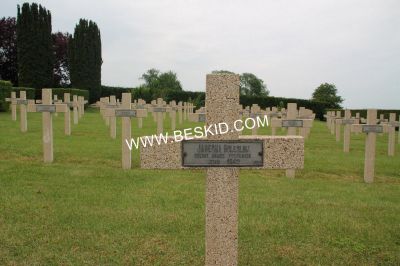 JARECKI Boleslaw
29 ans
Né en 1911
Décès 06.1940 Sarrebourg (57)
Inhumation 23.11.1963
Matricule 6513-26348
Armée Polonaise
Grenadier
Tombe 329
Copyright Frania
