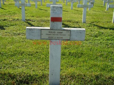KULIG Jozef
32 ans - célibataire 
Né 24.01.1911 Cracovie Krakow Malopolskie (PL)
Fils de Kazimierz & Kubielasowa Anna
Décès 18.02.1943 Lyon 3ème (69)
(Hôpital Desgenettes - mort naturelle)
Estampille 474/3
1ère Brigade Motorisée Polonaise
Soldat
Provenance Lyon-Guillotière C3-6-18
Inhumation 30.09.1957 - PV 2195
Carré D - Rang 4 - Tombe 21
Copyright Frania
