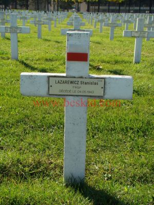 LAZAREWICZ Stanislaw
31 ans - célibataire
Né 12.01.1912 Lwow (Ukraine)
Fils Henryk & Julja Juhre
Décès 04.05.1943 Clermont-Ferrand (63)
(rue Durtol)
1er Régiment Grenadiers Polonais
Aspirant
Domicile Varsovie Mazowieckie (PL)
Provenance Clermont-Ferrand (Ferrand) (63)
Inhumation 10.01.1964 - PV 140/3686
Carré D - Rang 5 - Tombe 8
Copyright Frania
