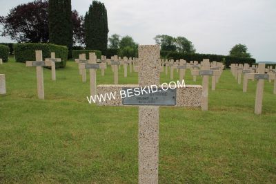 LONSKY Etienne
Décès 18.06.1940
Armée Polonaise
Soldat
Tombe 326
Copyright Frania
