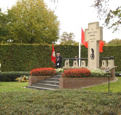 1 - Monument Polonais
"POUR VOTRE ET NOTRE LIBERTE"
