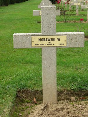 MORAWSKI Waclaw Kazimierz
- 25 ans -
Né 22.09.1918 Odrzechowa Sanok
Décès 11.08.1944 
1ère Division Blindée Polonaise
Lieutenant
Matricule 05041 
2ème Régiment Artillerie Motorisée
Tombe 1 - Carré I - Rang B
copyright photo Piotr Packowski
copyright Frania
