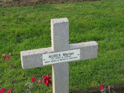 NUREK Marian
- 20 ans -
Né 03.07.1924 Nowy Dwor Tczew
Décès 11.08.1944 Cintheaux (14)
Matricule 35692
1ère Division Blindée Polonaise
1er Régiment d’Artillerie
Caporal Tireur
Tombe 3 - Carré II - Rang C
copyright photo Piotr Packowski
copyright Frania
