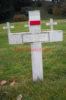 OGRODZKI Jerzy Marian
27 ans 
Né 08.03.1912 Zakopane Malopolskie (PL)
Décès 28.06.1940 Bourg-Argental (42)
(Fractures multiples)
25ème  Régiment Tirailleurs Sénégalais 
Provenance Bourg-Argental (42)
Inhumation 21.10.1958 - PV 2948
Carré A - Rang 18 - Tombe 36
MORT POUR LA FRANCE (02.10.1944)
Copyright Frania
