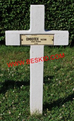 OMIOTEK Wiktor
- 24 ans - Célibataire
Né 25.08.1920 Roki (PL)
Inhumation 24.06.1964 - Tombe 69
Polish Air Force - Escadron 300
Sergent-Navigateur
Décédé 02.01.1945 Ville-au-Montois (54) à bord du Lancaster PB 823 avec 
Banys Jan 28 ans - Drozdowicz Romuald 33 ans - Heyne Walenty 26 ans 
Janas Brunon 29 ans - Wrus Maksymilian 36 ans - Zielinski Stefan 28 ans
copyright Frania
[url=http://www.beskid.com/lancaster.html]Le dernier vol du PB823 [/url] 
