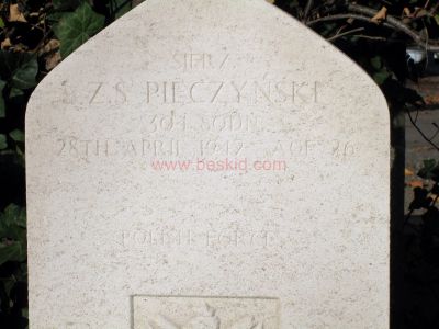 PIECZYNSKI Zdzislaw
- 26 ans -
Décès 28.04.1942
Sergent P.780342 POLISH AIR FORCE
Rang V - tombe 1
