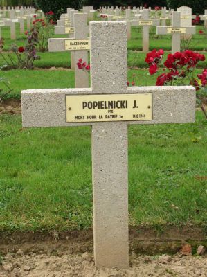 POPIELNICKI Jan Jerzy Maciej
- 28 ans -
Né 21.02.1916 Lwow (Ukraine)
Décès 14.08.1944
Matricule V 1331
1ère Division Blindée Polonaise
Compagnie d’Approvisionnement
Tireur
Tombe 7 - Carré I - Rang B
copyright photo Piotr Packowski
copyright Frania
