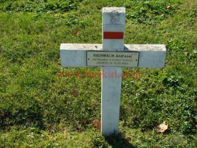 RACHAWALIK Andrzej
31 ans
Né 10.11.1908 Bogucice Bochnia Malopolskie (PL)
Décès 10.05.1940 Bron (69) 
Lors du bombardement de l'aéroport de Bron
Estampille 273/2
145ème Bataillon Aviation Polonaise
Soldat cuisinier 
Provenance Lyon-Guillotière 5/3-I-11
Inhumation 30.09.1957 - PV 2243
Carré D - Rang 4 - Tombe 33
Copyright Frania
