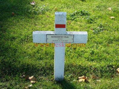 REYNIOWETKY Moki
19 ans - célibataire 
Né 02.09.1921 Kolomyja Podlaskie (PL)
Fils d’Antoine & Anna Kalynczuk
Décès 11.06.1941 Pierre-Bénite (69)
49ème Régiment Infanterie Polonais
Soldat 2ème classe - Sergent-Chef
Domicile : 08 rue Tête d’Or - Lyon 6ème 
(Croix Rouge Polonaise) 
Provenance Pierre-Bénite (69)
Inhumation 18.11.1957 - PV 2393
Carré D - Rang 4 - Tombe 39
Copyright Frania
