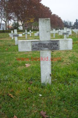 SLAWINSKI Stanislaw
24 ans
Né 05.11.1893 Warszawa Mazowieckie (PL)
Fils de Jozef & Paulina
(24 ulica Panska Warszawa)
Décès 17.10.1918 Villeurbanne (69)
(Hôpital 37 rue l’Egalité)
Armée Polonaise 1/51ème Compagnie
Maître Ouvrier Génie
Provenance Villeurbanne (69)
Inhumation 14.05.1984 - PV ?
Carré B - Rang 3 - Tombe 86
Copyright Frania 
