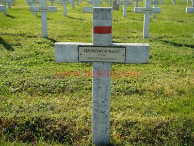 STANISZEWSKI Waclaw Wincenty
42 ans - Célibataire
Né 17.08.1900 Varsovie Mazowieckie (PL)
Fils de Michal & Jozefa Woystejinska
Décès 10.03.1943 Lyon 3ème (69)
(Hôpital Desgenettes)
Estampille 697/3
3ème Régiment Artillerie Polonais
Soldat
Domicile 31 rue Claude Boyer Lyon 7ème 
Provenance Lyon-Guillotière 6/3-4-26
Inhumation 30.09.1957 - PV 2190
Carré D - Rang 4 - Tombe 19
Copyright Frania
