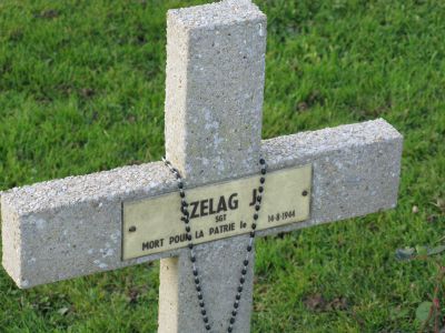 SZELAG Jozef
- 37 ans -
Né 05.01.1907 Lukowiec Minsk Mazowiecki
Décès14.08.1944 Saint-Aignan-de-Cramesnil (14)
Tué par un bombardement allié
Matricule 26085
1ère Division Blindée Polonaise
Bataillon Communication
Sergent Lancier
Tombe 8 - Carré II - Rang D
copyright photo Piotr Packowski
copyright Frania
