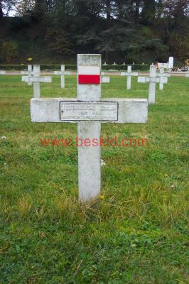 TUSTANOWSKI Czeslaw
27 ans - Epouse Halina Czarnecka de Bourg d’Oisans (38)
Né 18.10.1916 Przemysl Podkarpackie (PL)
Fils Mieczyslaw & Otylia Berges
Décès 21.08.1944 Vaujany (38) lieu-dit Grand Maison
(Tué au combat maquis de l’Oisans)
Forces Françaises Intérieures (F.F.I)
Lieutenant 
Domicile Bourg d’Oisans (38)
Figure sur le mémorial de Livet & Gavet et Vaujany (38)
Provenance Bourg d’Oisans (38)
Inhumation 15.07.1958 - PV 2735
Carré A - Rang 17 - Tombe 13
MORT POUR LA FRANCE
(Dossier AC 21 P166270)
Copyright Frania
