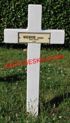 WIEWIOR Rudolf
Décès 06.1940 Houdreville (54)
Inhumation 20.06.1964 - Tombe 81
1er Régiment Infanterie Polonais
copyright Frania 
